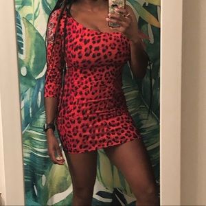 Red one sleeve leopard dress